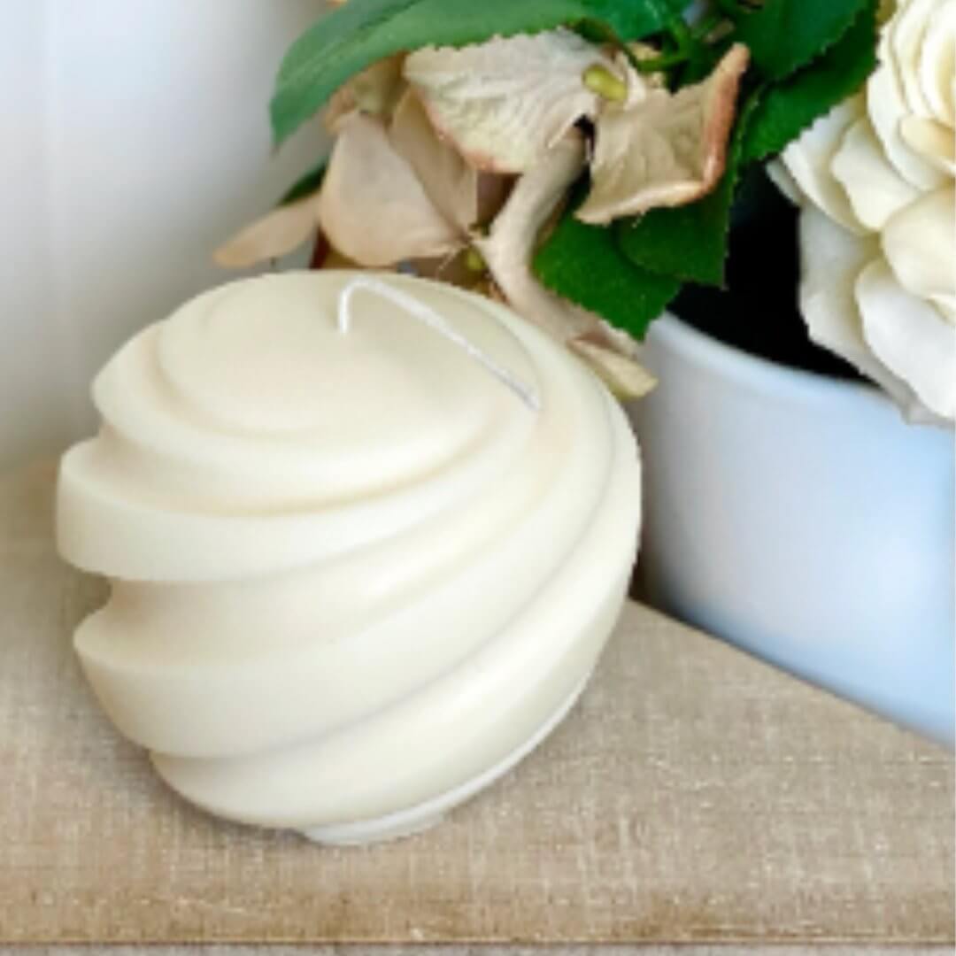 Swirl Candle | Minimalist Creation